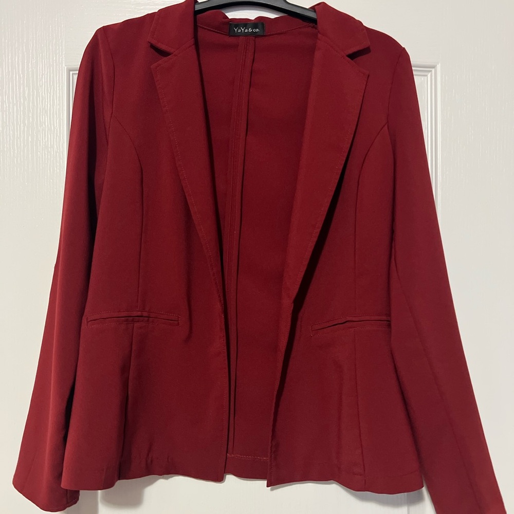 Brand Yaya & co 
Color Burgundy/Red 
Size: S
Style blazer  
Material polyester